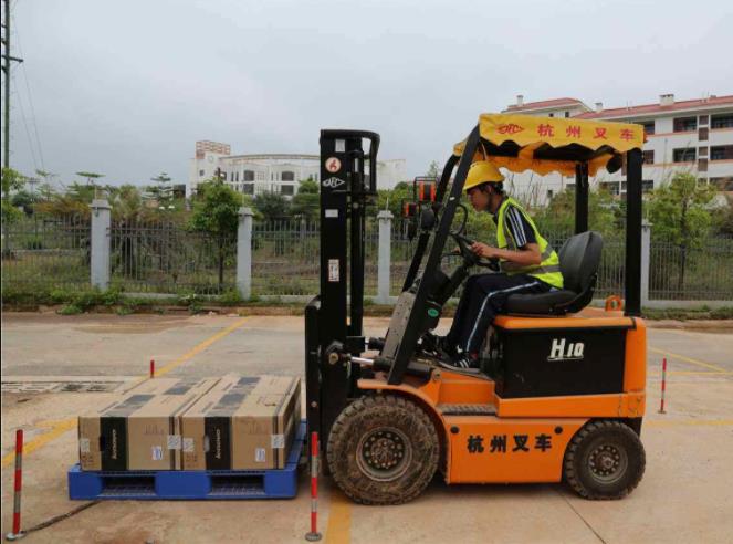 考一個(gè)叉車(chē)證需要多少錢(qián)